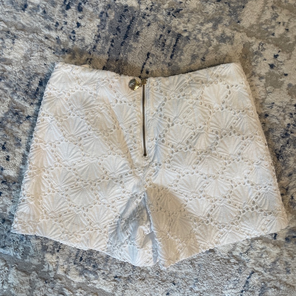 Lilly Pulitzer Women’s Size 0 White Eyelet Seashell Print Skort - Picture 2 of 7